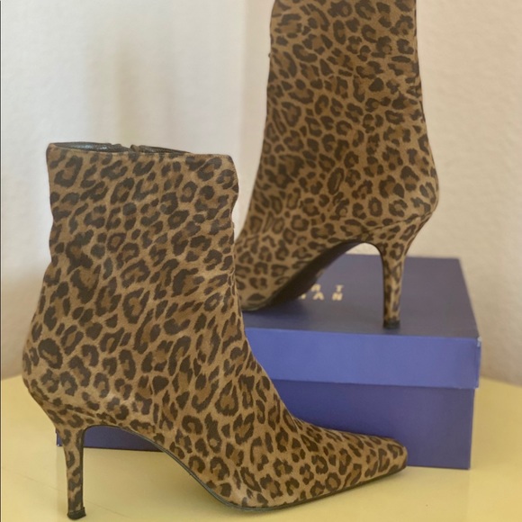 🌟SOLD🌟Stuart Weitzman Booties in Cashew Leopard Suede - Picture 5 of 8